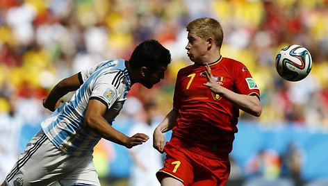 Ezequielis Garay ir Kevinas de Bruyne