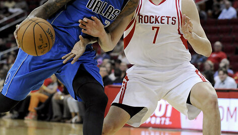 Charlie Villanueva ir Samas Dekkeris