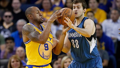 Andre Iguodala ir Nemanja Bjelica