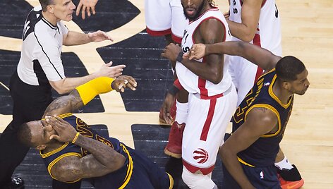 Komandos draugo smūgis LeBronui