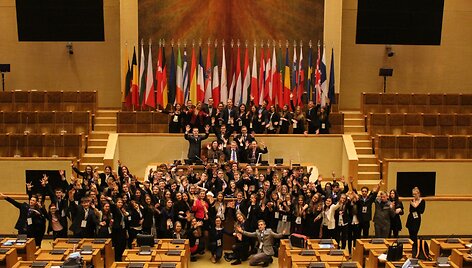 Jaunuoliai pasisako už griežtesnį atsaką Rusijai