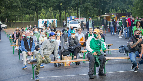Pietų IV rungtynes stebės prie stadiono