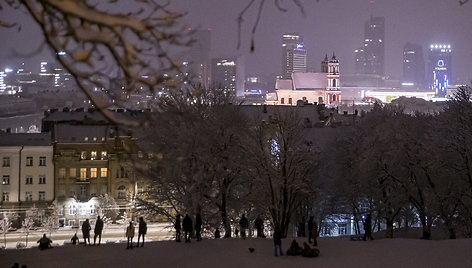 Vilniečiai penktadienio vakarą leido ant Tauro kalno