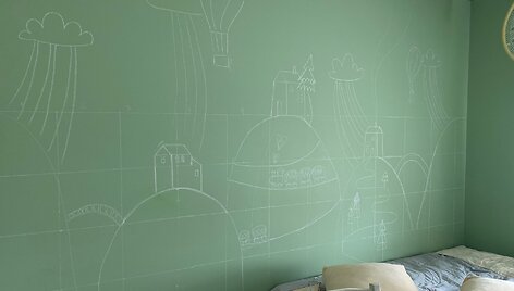 Inesa i&scaron;pie&scaron;ė vaikų kambario sienas