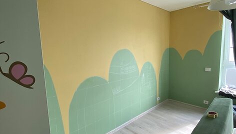 Inesa i&scaron;pie&scaron;ė vaikų kambario sienas