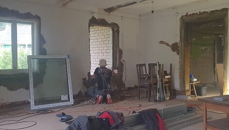 &Scaron;eima atnaujino rąstinį namuką ir pasidalino pokyčiais