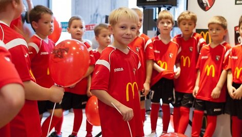 &bdquo;McDonalds&ldquo; vaikų futbolo mokyklos auklėtiniai.