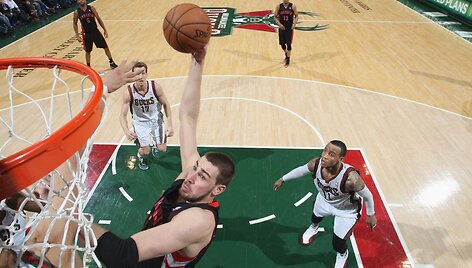 Jonas Valančiūnas įsitvirtina "Raptors" ekipoje - jis tapo vienu rezultatyviausiu žaidėju savo ekipoje dvikovoje Milvokio  klubu
