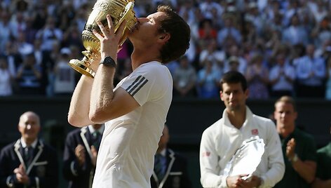 Andy Murray'us i&scaron;kovojo pirmąjį trofėjų Vimbldono turnyre