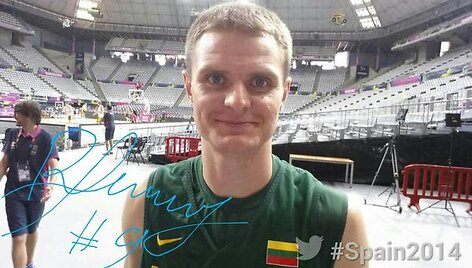 Lietuvos krep&scaron;inio rinktinės žaidėjų linksma fotosesija: Renaldas Seibutis