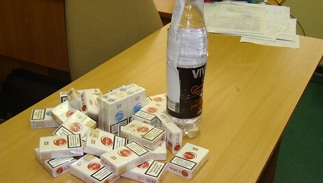 Naminukė ir cigaretės