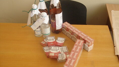 Naminuke ir cigaretės