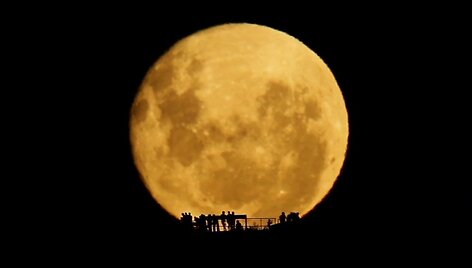 Sausio 28-ąją astrofotografas Markas Gee užfiksavo įspūdingą Mėnulio judėjimą