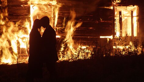Kadras i&scaron; klipo &bdquo;All About Love&ldquo;