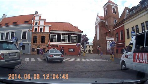 BMW nepraleido pėsčiojo