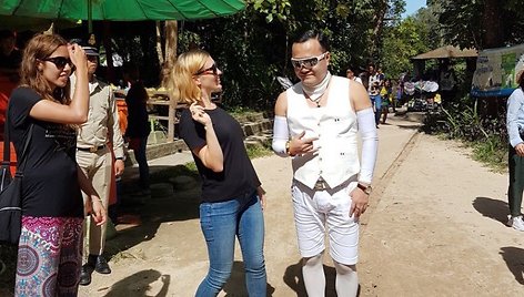 Reperis Psy Kambodžoje susitiko su lietuviais 