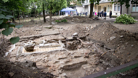 Vilniaus Didžiosios sinagogos komplekso archeologiniai tyrimai nustebino netikėtai atrastais unikaliais radiniais