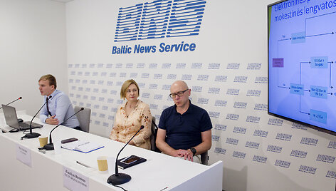 LPĮA direktorė Rūta Vainienė, ESTEP valdybos pirmininkas Klaudijus Maniokas, ESTEP ekspertas Titas Budreika