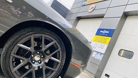 Automobilių eilės prie &bdquo;Regitros&ldquo;