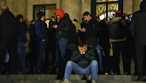 Dėl pralaimėjimo Kalnų Karabacho kare įsiutę protestuotojai Jerevane