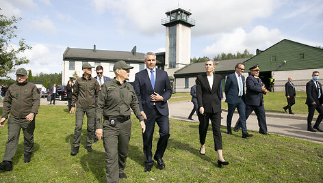 Padvarionių užkardoje pristatyta Austrijos parama &ndash; moduliniai būstai pabėgėliams