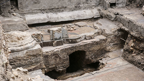 Vilniaus didžiosios sinagogos tyrimų vietoje pristatyti archeologiniai radiniai ir tyrimų rezultatai