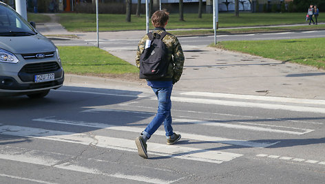 Žiedinės sankryžos Vilniuje su nusitrynusiu žymėjimu 