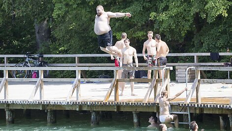 Vasari&scaron;ka kaitra prie Žaliųjų ežerų