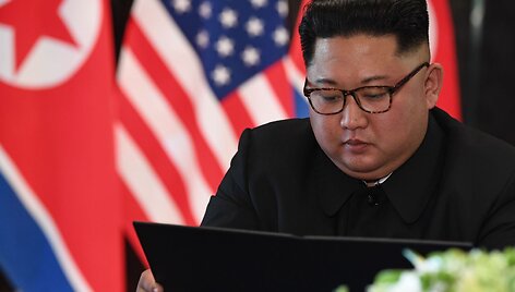D.Trumpo ir Kim Jong Uno susitikimo emocingos akimirkos