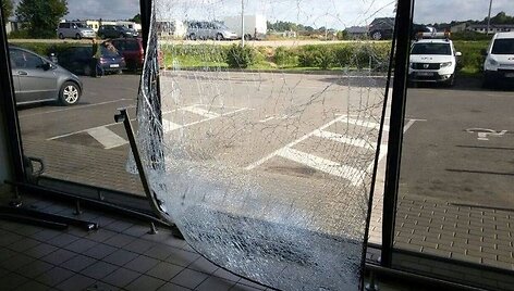 &Scaron;iąnakt Kauno rajone, Ringauduose, galimai keturi kaukėti asmenys bandė pavogti bankomatą, prane&scaron;a Kauno policija