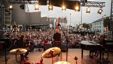 Keli tūkstančiai kauniečių vasarą palydėjo „Volfas Engelman nealkoholinis City Fest“ koncerte