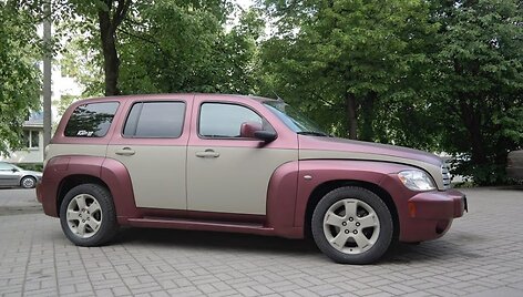 Automobilis, perdažytas &bdquo;Plastidip&ldquo; dažais