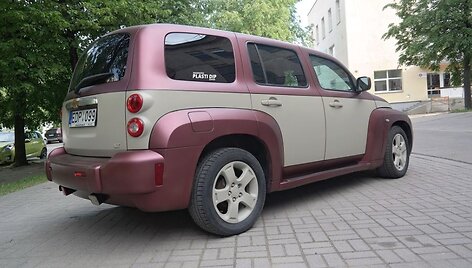 Automobilis, perdažytas &bdquo;Plastidip&ldquo; dažais