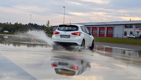 Žieminių ir vasarinių padangų bandymai Buki&scaron;kių autodrome