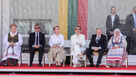 Iškilminga valstybės vėliavų pakėlimo ceremonija S. Daukanto aikštėje