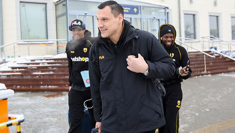 Į Vilniaus oro uostą atskrido Jonas Mačiulis ir Atėnų AEK komanda