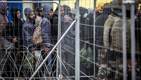 I&scaron; Rūdninkų migrantų stovyklos (&Scaron;alčininkų r.) gyventojai i&scaron;keliami į Kybartų (Vilkavi&scaron;kio r.) užsieniečių registracijos centrą