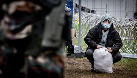 Iš Rūdninkų migrantų stovyklos (Šalčininkų r.) gyventojai iškeliami į Kybartų (Vilkaviškio r.) užsieniečių registracijos centrą