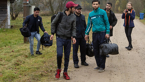 15min žurnalistė Gabrielė Navickaitė fiksuoja nelegaliai sieną kirtusius migrantus