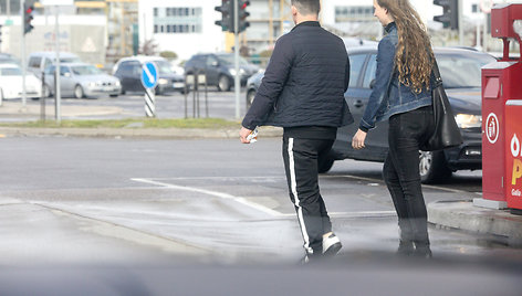 Slapta daryti kadrai: 15min žurnalistė tariasi dėl teisių pirkimo