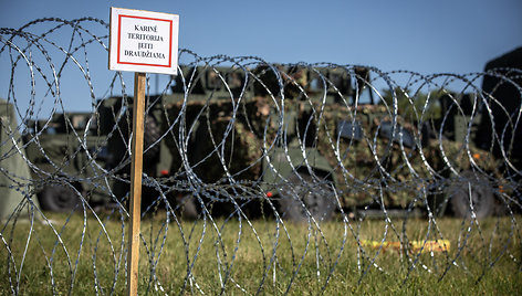 Lietuvos kariuomenės kariai saugo NATO viršūnių susitikimo Vilniuje teritoriją