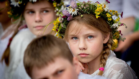 Moksleivių dainų &scaron;ventės dalyvių portretai