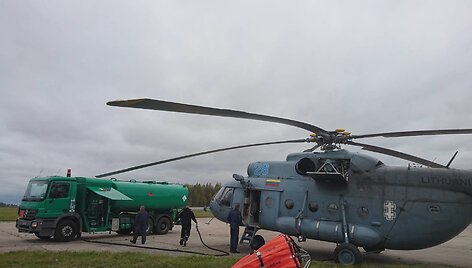 Karinių oro pajėgų sraigtasparnis Mi-8 su gaisrų gesinimo įranga