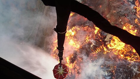 &bdquo;Gairelitoje&ldquo; kilusio gaisro vaizdas i&scaron; sraigtasparnio