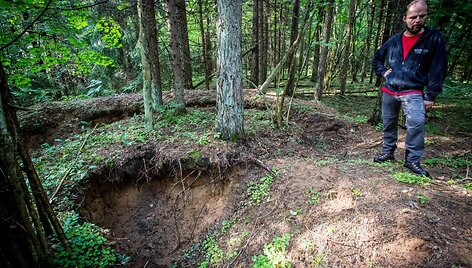 Archeologinių vertybių plė&scaron;ikų i&scaron;kasinėtas Abejučių pilkapis