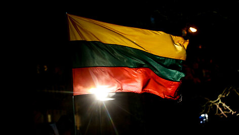 Laužai prie Lietuvos nacionalinio radijo ir televizijos pastato