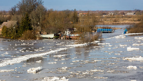 Nemuno (Atmatos) upė potvynio metu