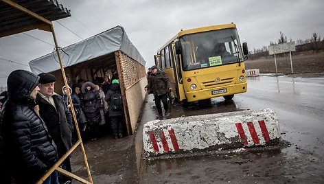 DNR ir Ukrainos administracinės linijos kirtimo punktas