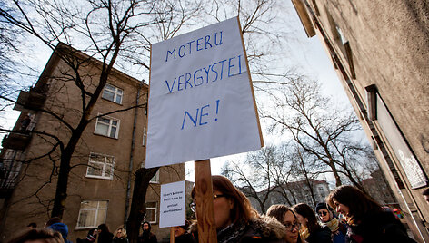 Prie Lenkijos ambasados &ndash; akcija prie&scaron; abortų uždraudimą