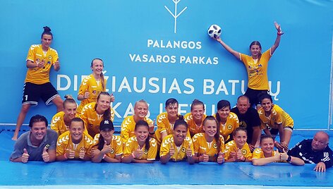 Palangos vasaros parke &ndash; Lietuvos moterų futbolo čempionių i&scaron;&scaron;ūkis poilsiautojams